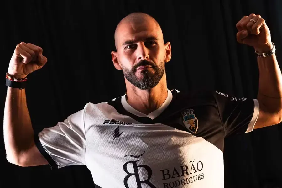 Oficial: Nélson Oliveira reforça o Farense